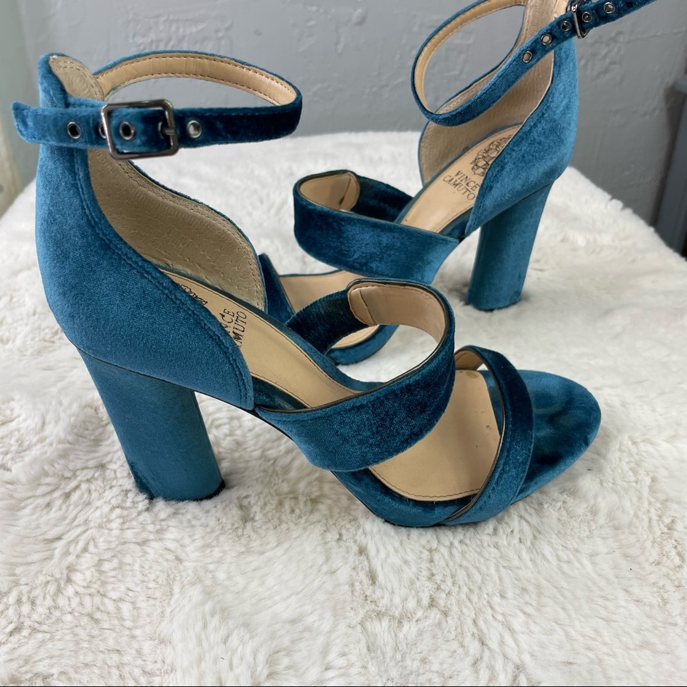 Vince Camuto velvet heels Size 6